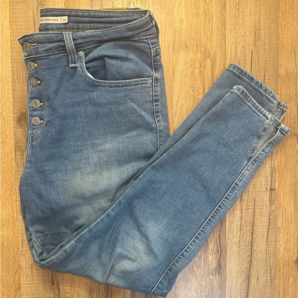 Levi's High Rise Button-Fly Jeans in Classic Blue